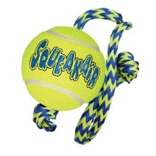 Tenisový míček na laně Kong Squeak Air M