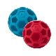 JW Hol-EE pískací děrovaný míč MIX barev 9 cm ARCHIV